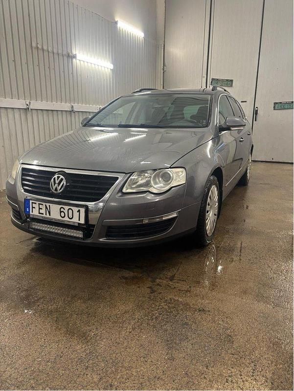 Grå Begagnad 2007 VW Passat Comfortline Kombi | 5 500 kr (Superpris) - Bild 1/4