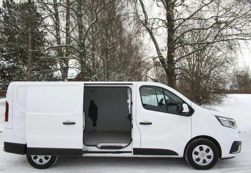 Begagnad Renault Trafic 150 HK (110 kW) 2022 Vit Minibuss