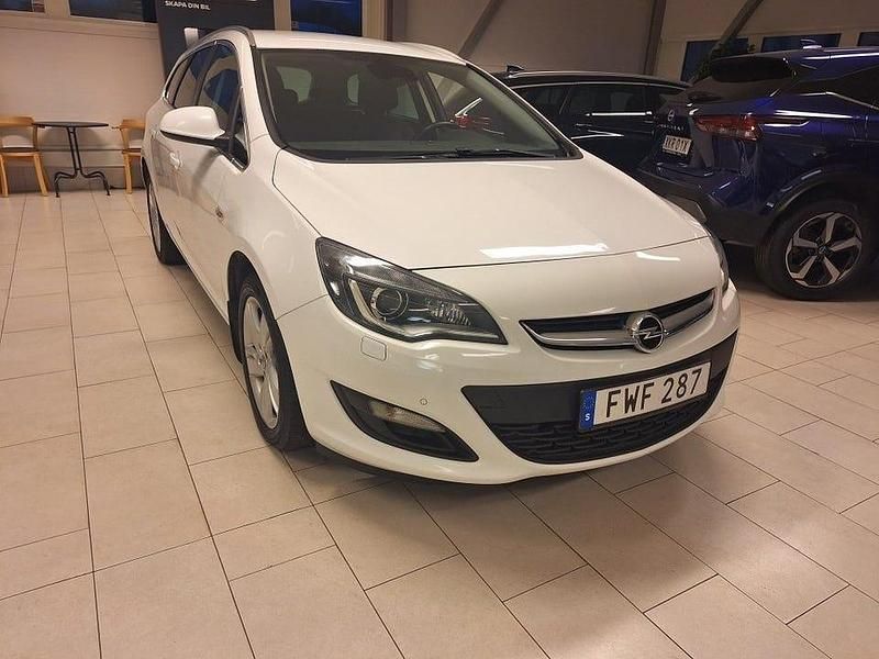 Vit Begagnad 2015 Opel Astra drive Kombi | 69 900 kr (Lite dyr) - Bild 1/4