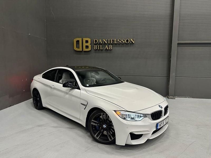 Vit Begagnad 2015 BMW M4 Sportkupé | 409 800 kr - Bild 1/4