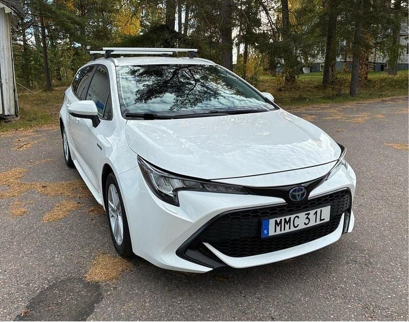 Vit Begagnad 2020 Toyota Corolla Active Kombi | 199 000 kr (Bra pris) - Bild 1/4