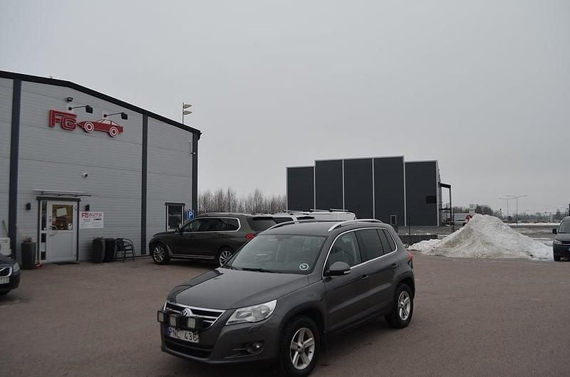 Grå Begagnad 2011 VW Tiguan Sportline SUV | 89 000 kr (Marknadspris) - Bild 1/4