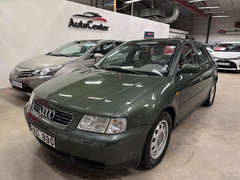 Mörkgrön Begagnad 2000 Audi A3 Attraction Halvkombi | 24 900 kr (Marknadspris) - Bild 1/4