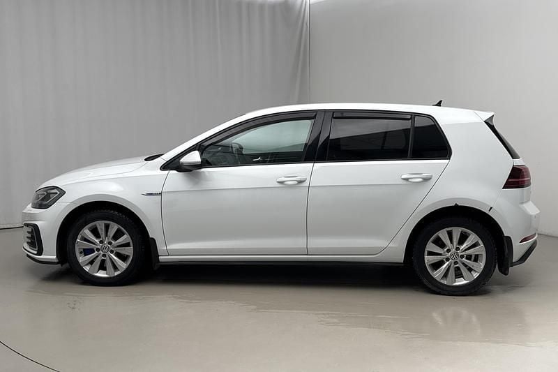 Begagnad VW Golf VII GTE 204 HK (150 kW) 2018 Vit