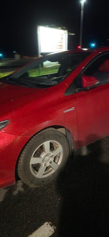 Begagnad 2015 Toyota Auris Hybrid Halvkombi | 135 000 kr (Marknadspris) - Bild 1/3