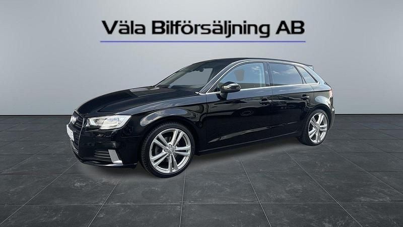 Svart Begagnad 2020 Audi A3 Sportback Sport Halvkombi | 224 900 kr (Marknadspris) - Bild 1/4