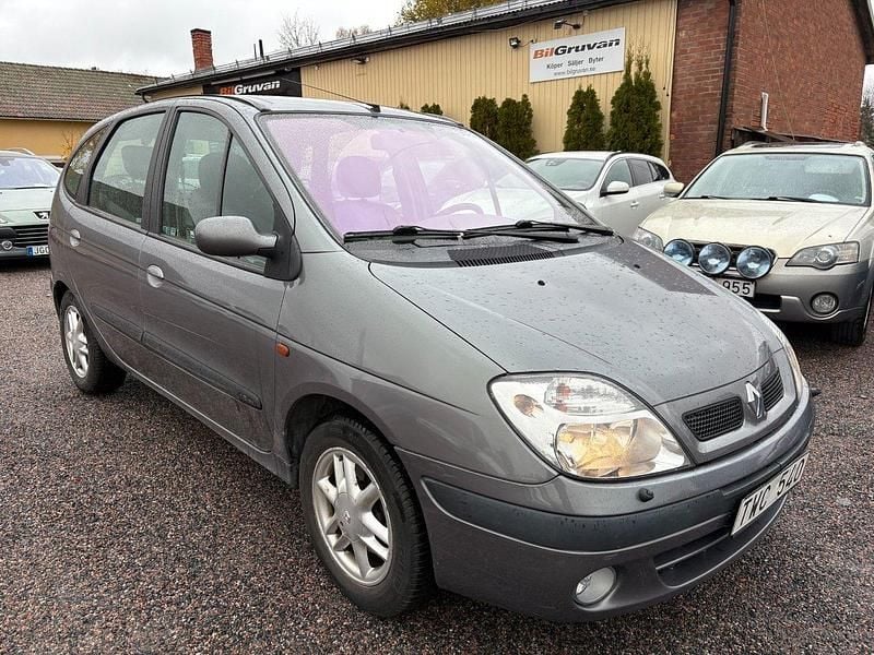Mörkgrå Begagnad 2002 Renault Scénic Expression Minibuss | 29 900 kr (Dyr) - Bild 1/4