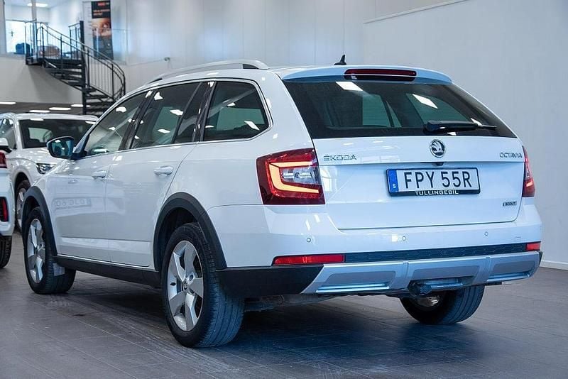 Begagnad Skoda Octavia Scout 184 HK (135 kW) 2019 Vit Kombi