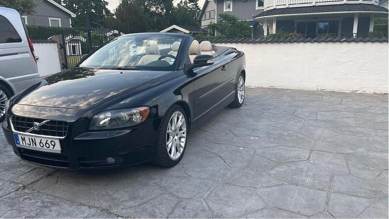Svart Begagnad 2008 Volvo C70 Summum Cab | 89 000 kr (Superpris) - Bild 1/4