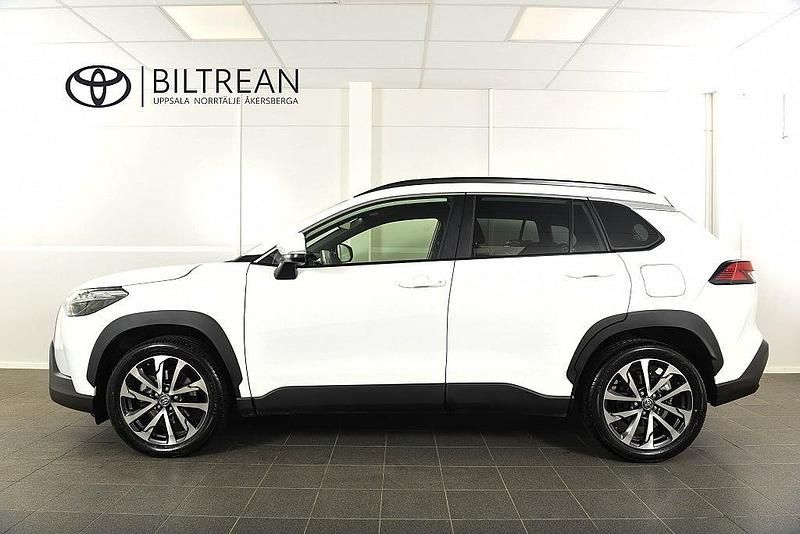 Begagnad Toyota Corolla Cross Style 197 HK (144 kW) 2024 Vit SUV