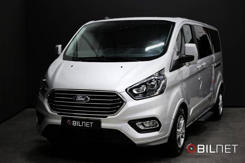 Begagnad Ford Tourneo 185 HK (136 kW) 2022 Grå Minibuss