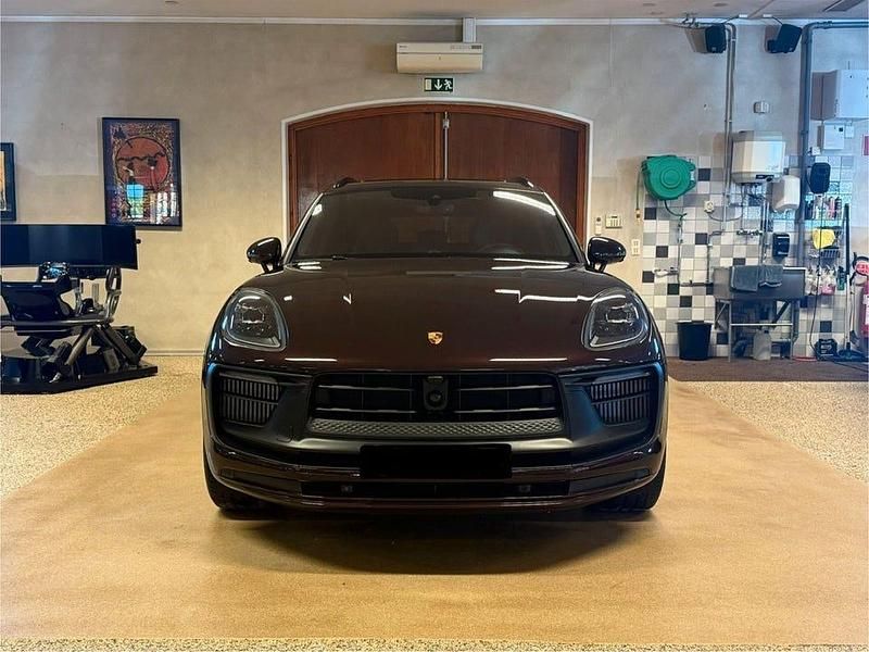 Begagnad Porsche Macan GTS 441 HK (324 kW) 2023 Mörkröd SUV