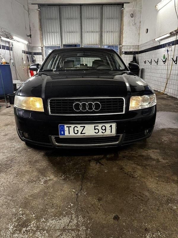Blå Begagnad 2002 Audi A4 Sedan | 10 000 kr (Bra pris) - Bild 1/4