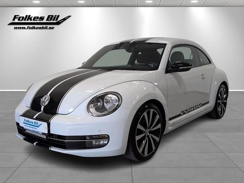 Vit Begagnad 2011 VW Beetle GT Halvkombi | 109 000 kr (Marknadspris) - Bild 1/4