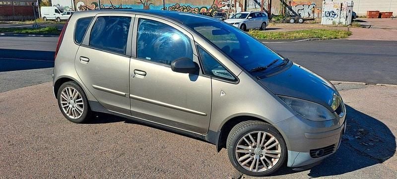 Mörkgrå (grå) Begagnad 2007 Mitsubishi Colt Halvkombi | 26 500 kr (Lite dyr) - Bild 1/4