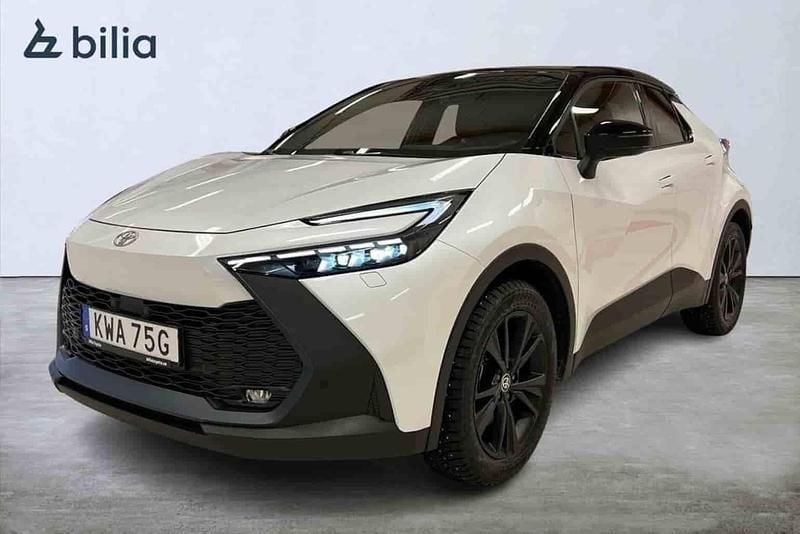 Vit Begagnad 2025 Toyota C-HR SUV | 419 900 kr - Bild 1/1