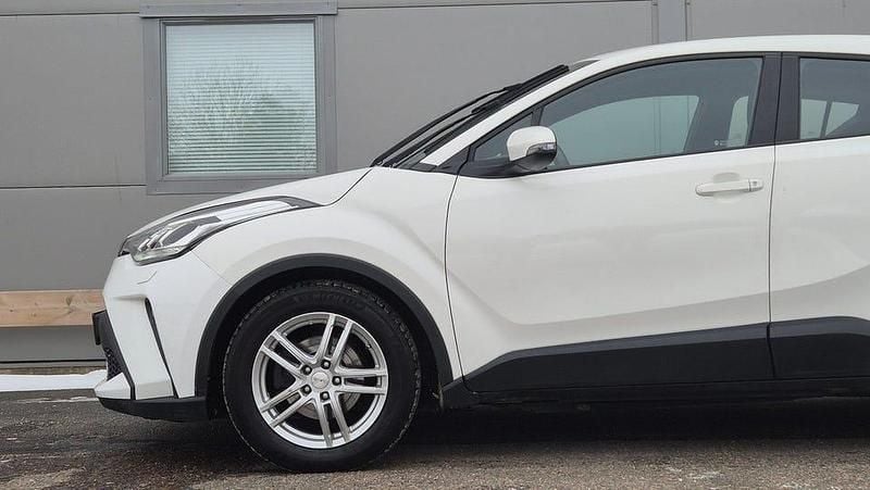 Begagnad Toyota C-HR Active 122 HK (89 kW) 2022 Vit SUV