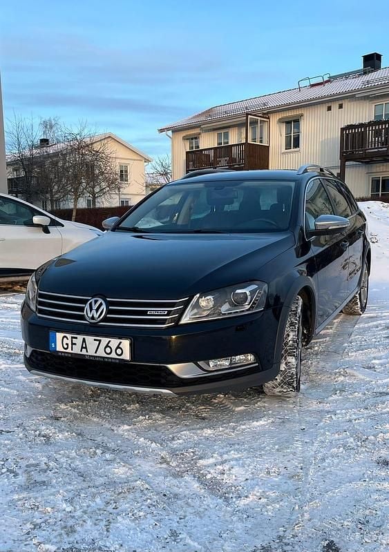 Svart metallic Begagnad 2014 VW Passat Alltrack Kombi | 95 000 kr (Bra pris) - Bild 1/4
