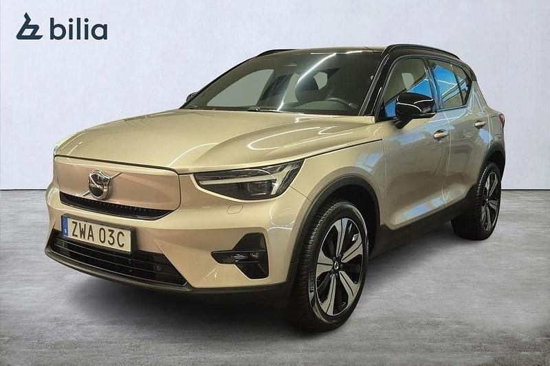 Ljusgrå (grå) Begagnad 2022 Volvo XC40 Plus SUV | 359 000 kr - Bild 1/3