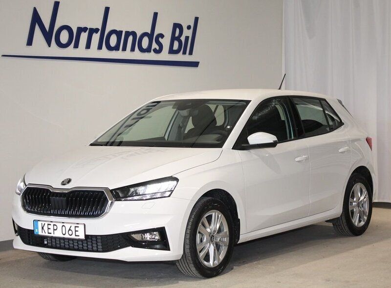 Vit (candy white) Ny 2025 Skoda Fabia Halvkombi | 259 400 kr (Marknadspris) - Bild 1/4