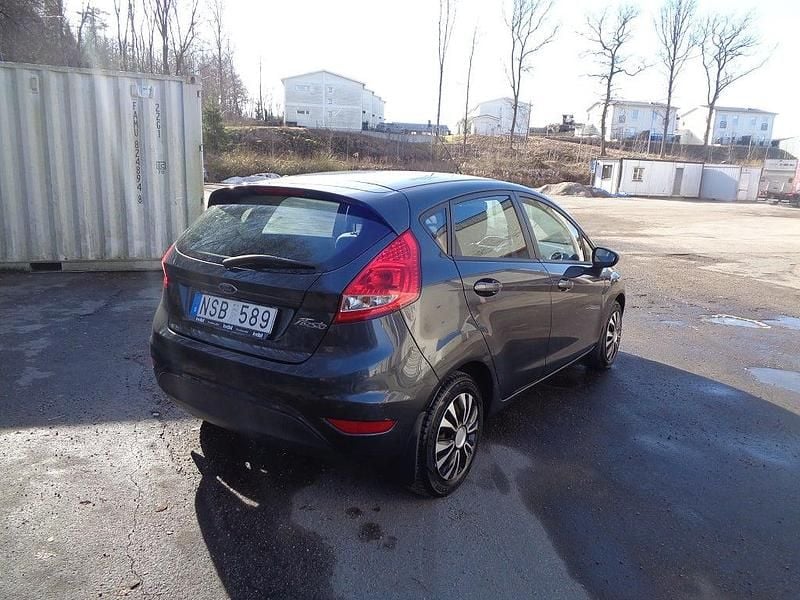 Begagnad Ford Fiesta Trend 82 HK (60 kW) 2009 Grå Halvkombi