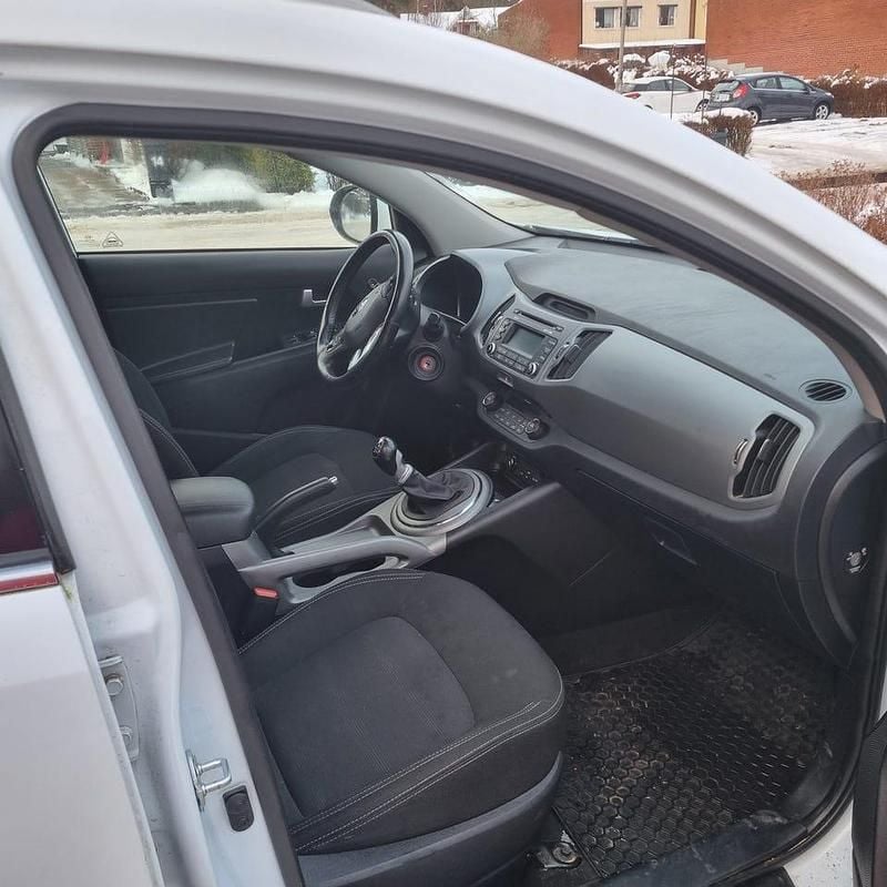Vit Begagnad 2015 Kia Sportage SUV | 90 000 kr (Marknadspris) - Bild 1/3