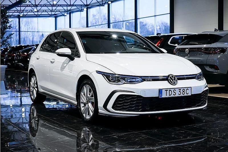 Begagnad VW Golf VII GTE 150 HK (110 kW) 2021 Vit Halvkombi