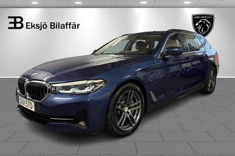 Blåmetallic Begagnad 2021 BMW 530 Kombi | 259 500 kr (Marknadspris) - Bild 1/4
