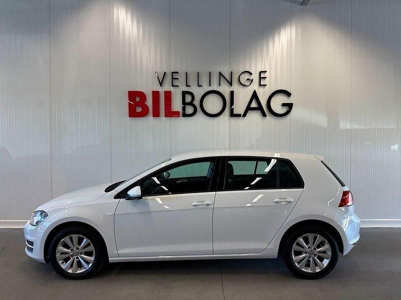 Vit Begagnad 2014 VW Golf VII Halvkombi | 114 500 kr (Lite dyr) - Bild 1/4