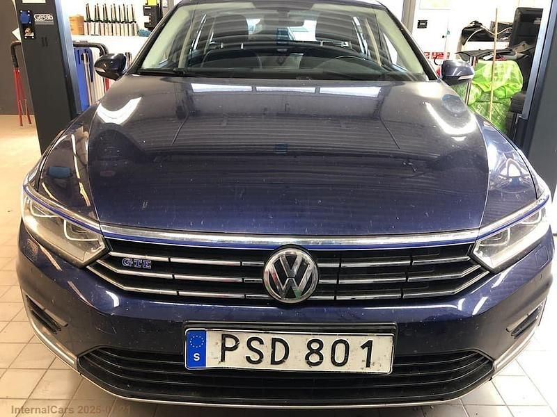 Blå Begagnad 2018 VW Passat Kombi | 135 000 kr (Bra pris) - Bild 1/4