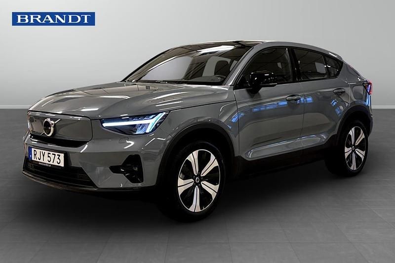 Grå Begagnad 2023 Volvo C40 Plus SUV | 369 900 kr (Marknadspris) - Bild 1/3