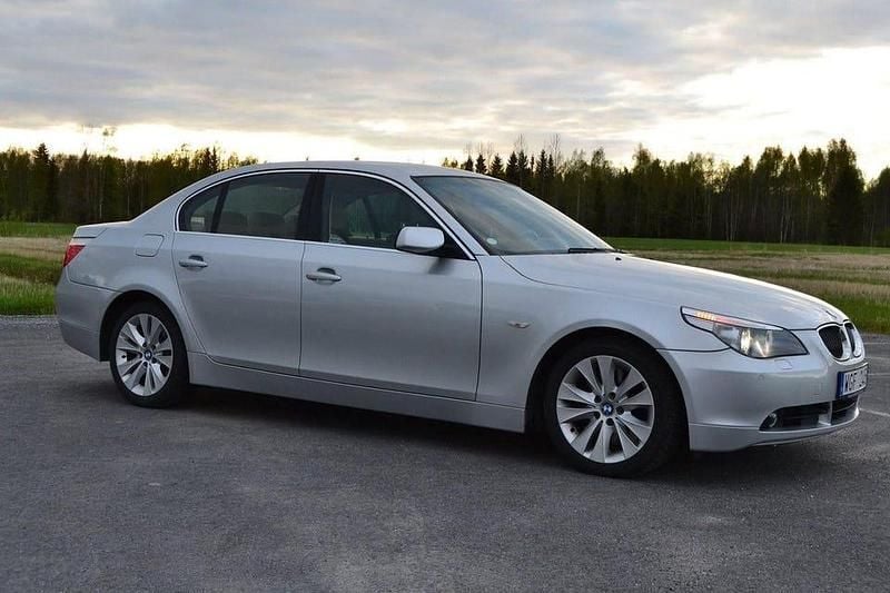 Begagnad 2005 BMW 545 Sedan | 49 000 kr (Marknadspris) - Bild 1/4