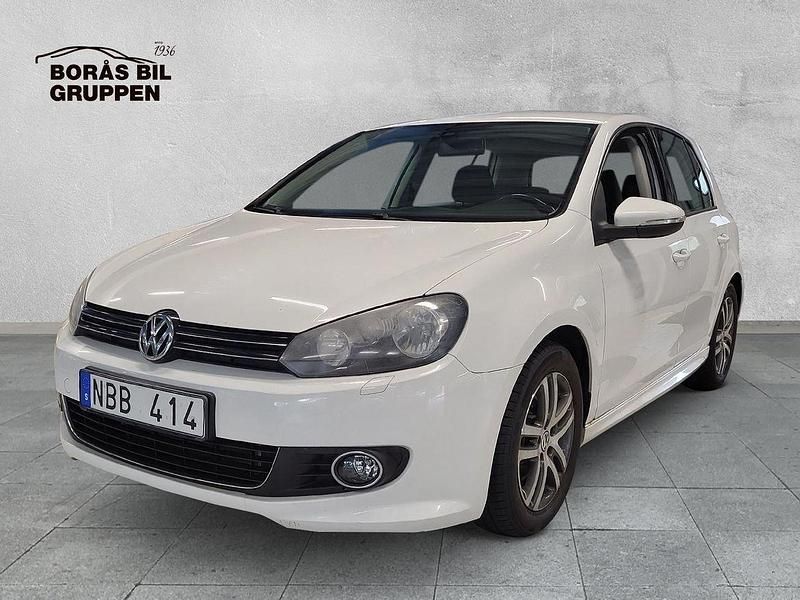 Vit Begagnad 2013 VW Golf VII Halvkombi | 59 000 kr (Superpris) - Bild 1/4