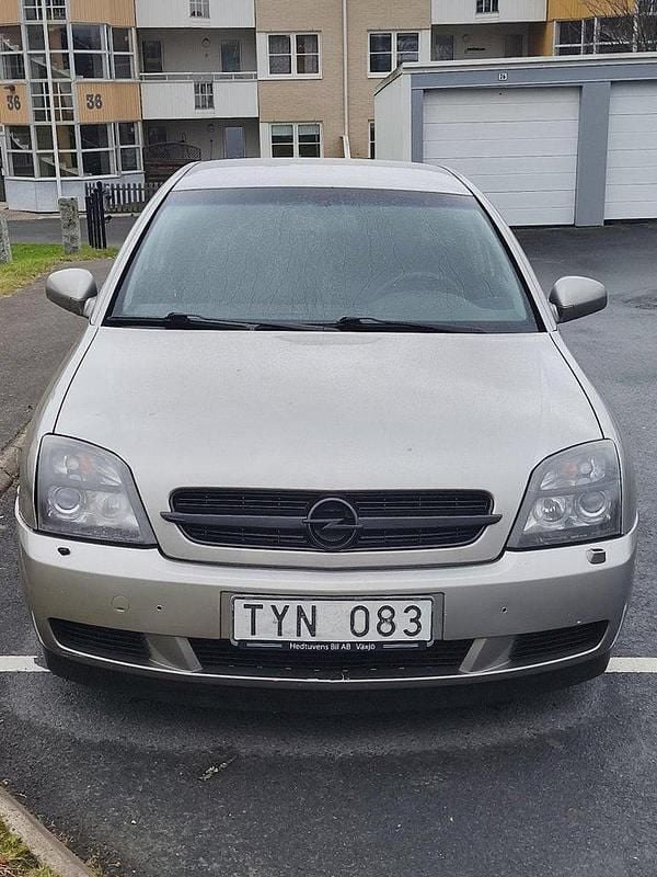 Grå Begagnad 2003 Opel Vectra Sedan | 16 500 kr (Superpris) - Bild 1/4