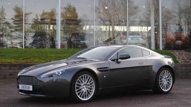 Mörkgrå Begagnad 2008 Aston Martin V8 Vantage Sportkupé | 625 000 kr - Bild 1/4