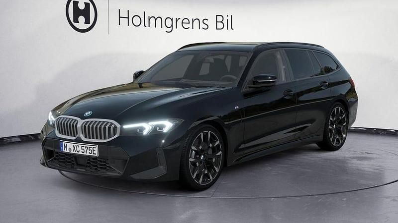 Safirsvart metallic Ny 2025 BMW 330 Efficient Dynamics Kombi | 657 000 kr - Bild 1/4