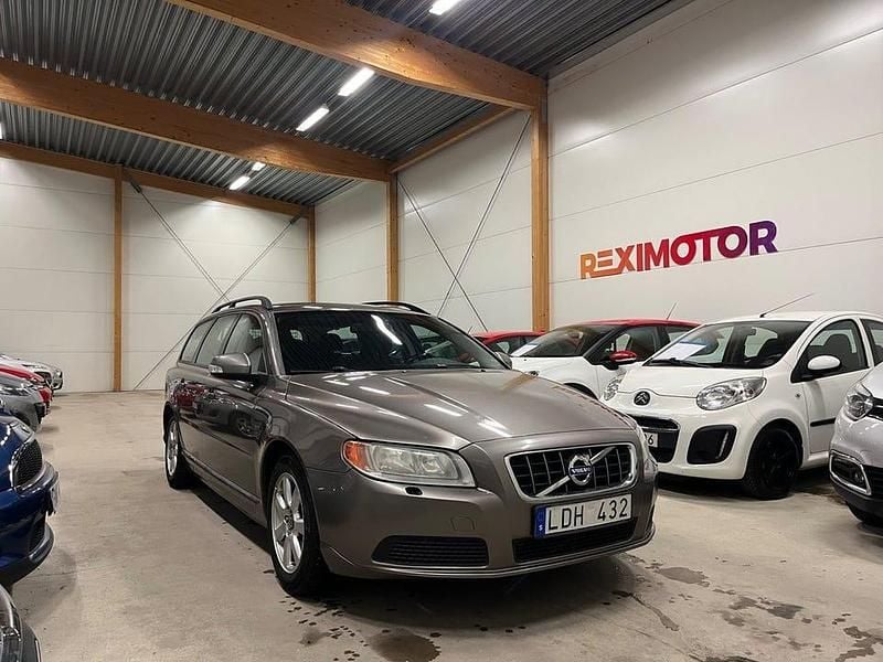 Grå Begagnad 2010 Volvo V70 Drive Kinetic Kombi | 29 900 kr (Marknadspris) - Bild 1/4