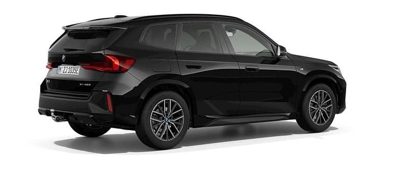 Svart (black sapphire metallic) Ny 2025 BMW X1 Shadowline SUV | 595 000 kr (Dyr) - Bild 1/2