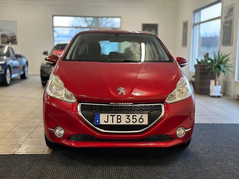 Begagnad Peugeot 208 82 HK (60 kW) 2015 Röd Halvkombi
