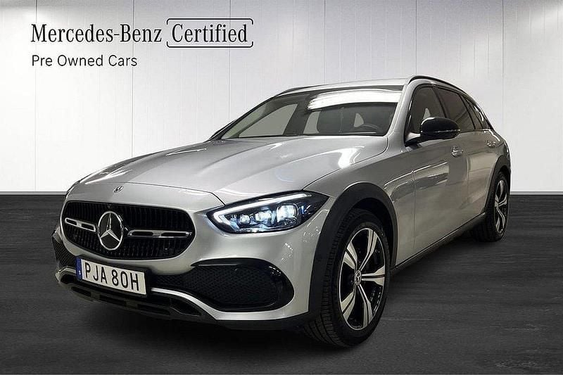 Silver Begagnad 2024 Mercedes C220 SUV | 539 900 kr (Marknadspris) - Bild 1/4