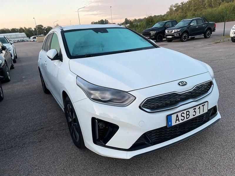 Vit Begagnad 2021 Kia Ceed Advance Kombi | 199 000 kr (Marknadspris) - Bild 1/2