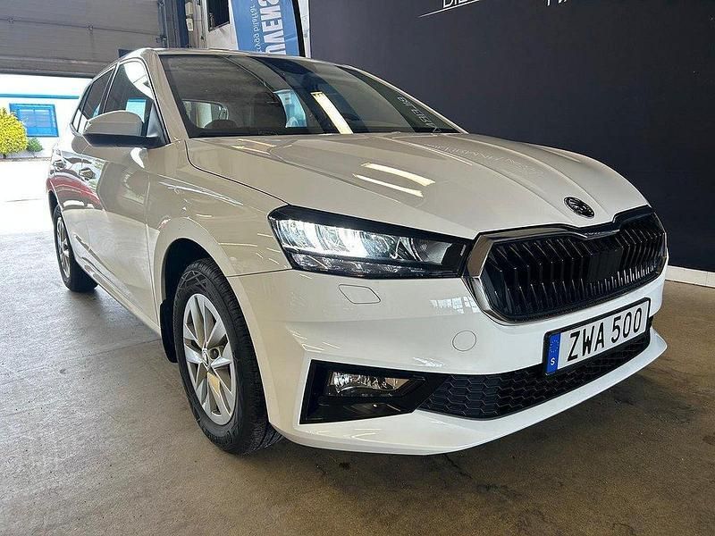 Vit Ny 2024 Skoda Fabia Halvkombi | 195 000 kr (Marknadspris) - Bild 1/4