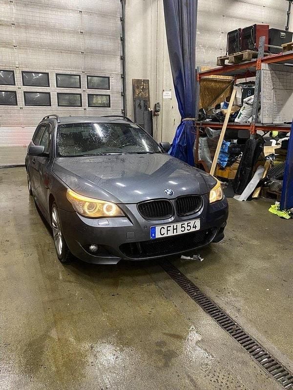 Grå Begagnad 2008 BMW 530 M Sport Kombi | 65 000 kr (Marknadspris) - Bild 1/4