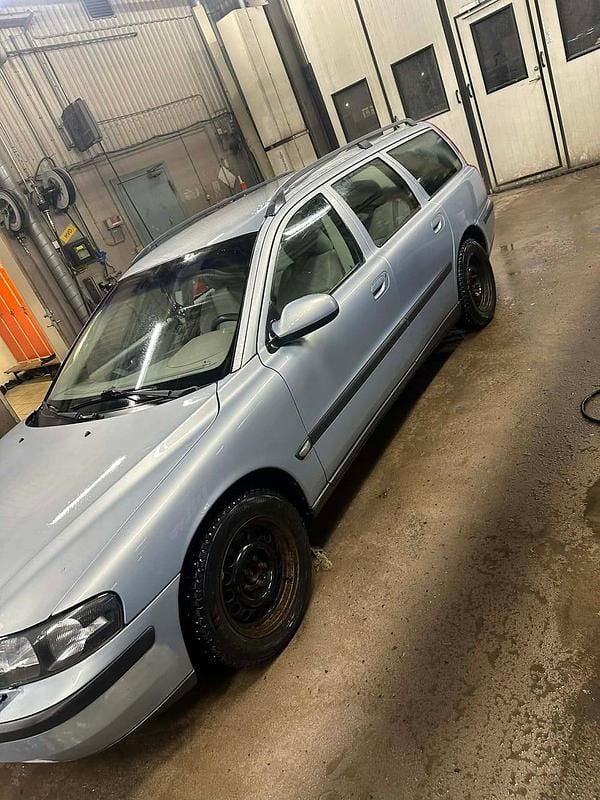 Begagnad 2001 Volvo V70 Kombi | 15 000 kr (Bra pris) - Bild 1/4