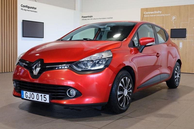 Röd Begagnad 2014 Renault Clio IV Halvkombi | 79 800 kr (Marknadspris) - Bild 1/3