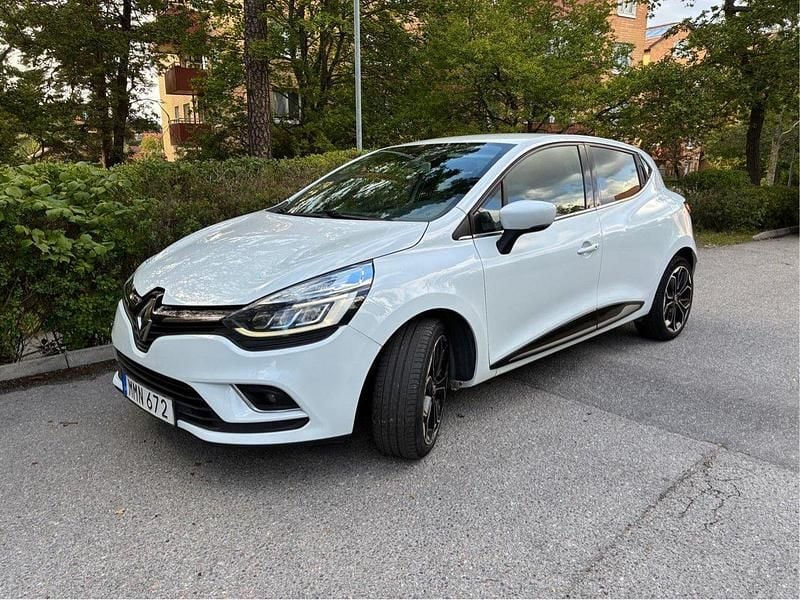 Vit Begagnad 2019 Renault Clio IV Intens Halvkombi | 89 000 kr (Marknadspris) - Bild 1/4
