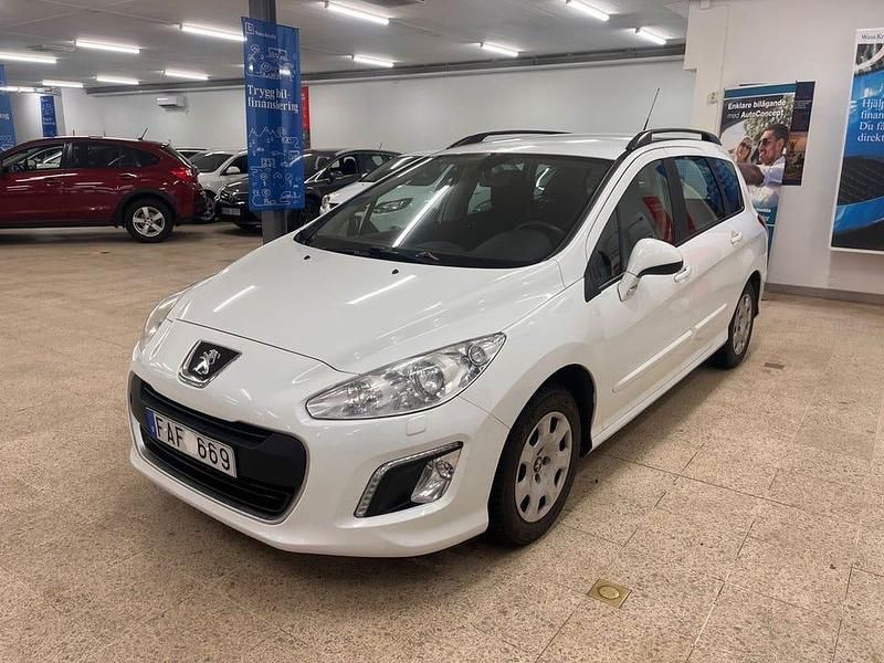 Begagnad Peugeot 308 SW 92 HK (67 kW) 2013 Vit Kombi