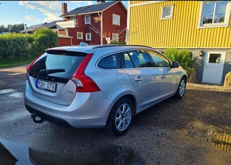 Begagnad 2012 Volvo V60 Momentum Kombi | 72 000 kr - Bild 1/3