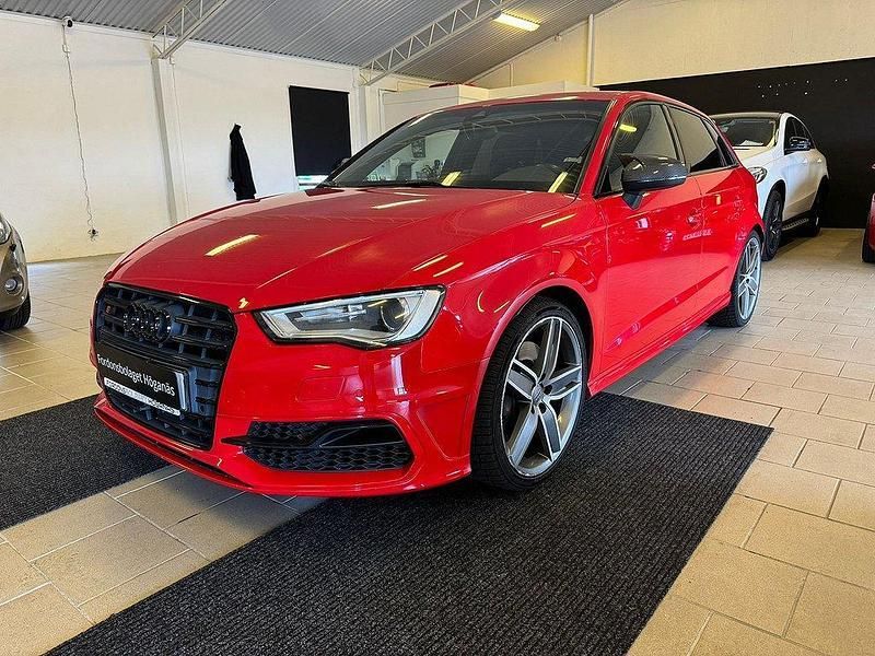 Röd Begagnad 2015 Audi S3 Comfort Halvkombi | 209 900 kr (Bra pris) - Bild 1/4