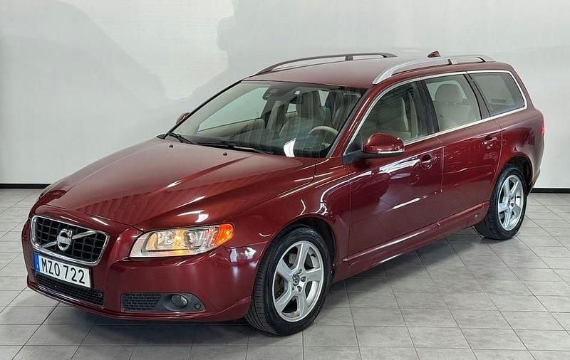 Begagnad Volvo V70 136 HK (100 kW) 2013 Vinröd Kombi